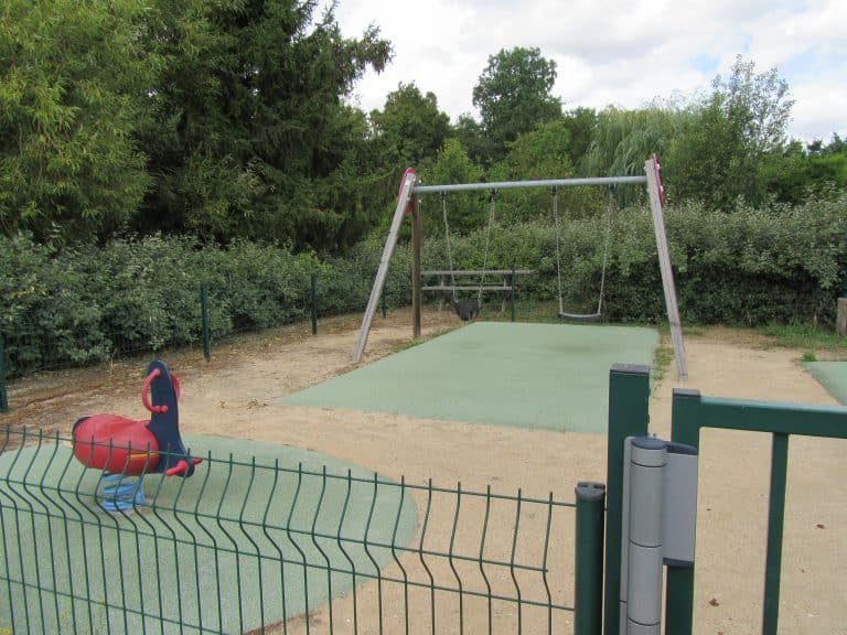 Aire de jeux d&rsquo;Oussoy en Gâtinais
